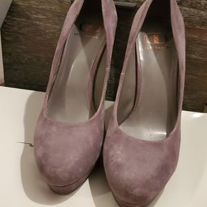 Grey suede platform pump, 9